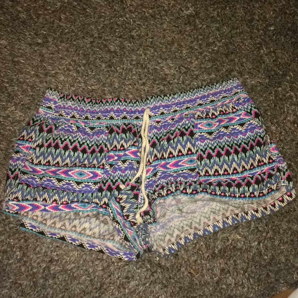 Flowy shorts with pattern